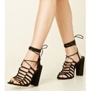 ✨Forever 21
Women's Blue Faux Suede Lace-up Heels✨